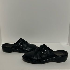 Clarks Women’s Black Nubuck Leather Slides Mules Size 7
